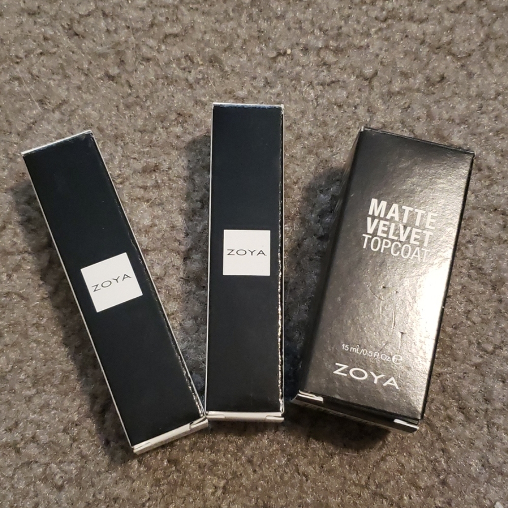 Zoya nude lipstick wren & velvet matte top coat